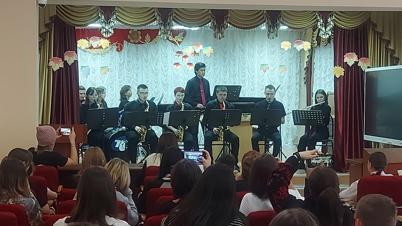 Нажмите, чтобы расширить картинку musika_vokrug_5.jpg